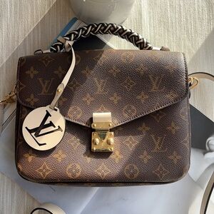 Louis Vuitton Monogram Pochette Métis